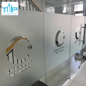 Decal mờ cắt bế logo nhận thi công tại Tp HCM