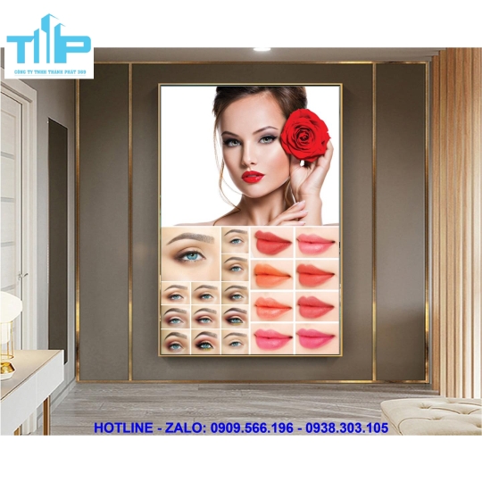 khung tranh tráng gương sang trọng về phun xăm môi cho spa thẩm mỹ viện