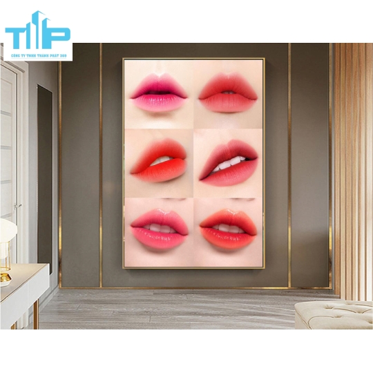 tranh tráng gương phun xăm môi sang trọng cho thẩm mỹ viện spa