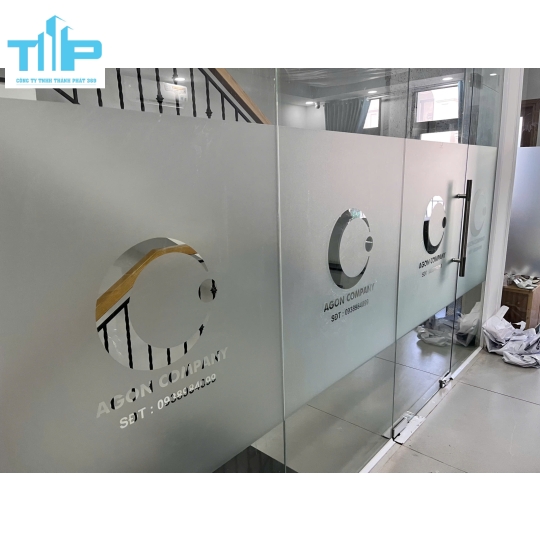 Decal mờ cắt bế logo nhận thi công tại Tp HCM